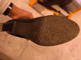 Botines de piel negros y marrones