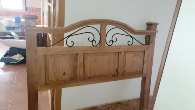 Cabezal de cama de madera maciza