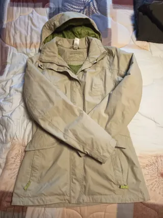 Abrigo Quechua senderismo beige y verde