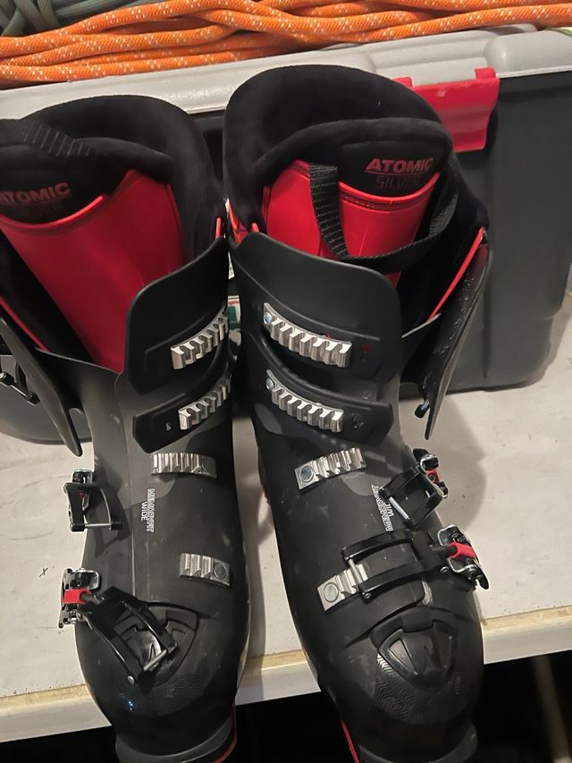 Botas de esquí Atomic HAWX negras y rojas