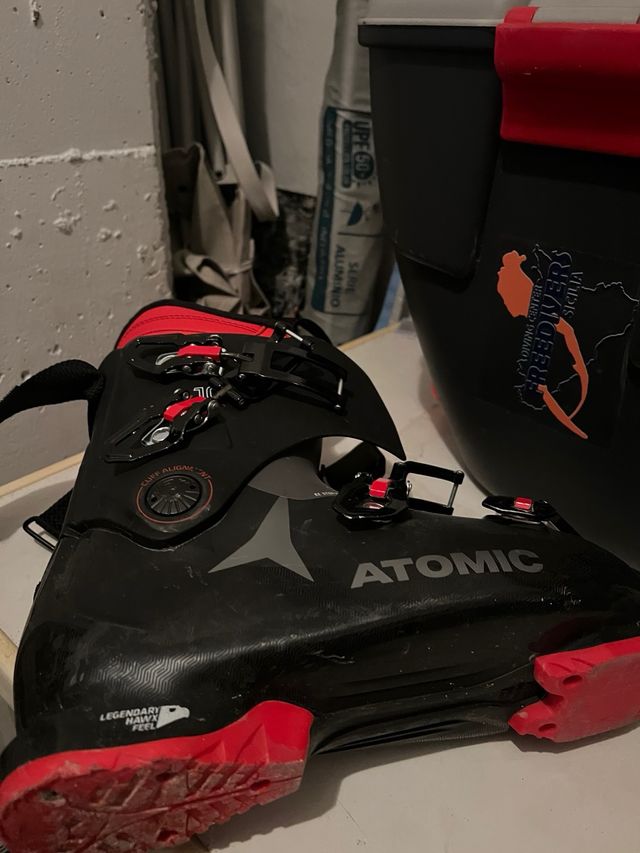 Botas de esquí Atomic HAWX negras y rojas