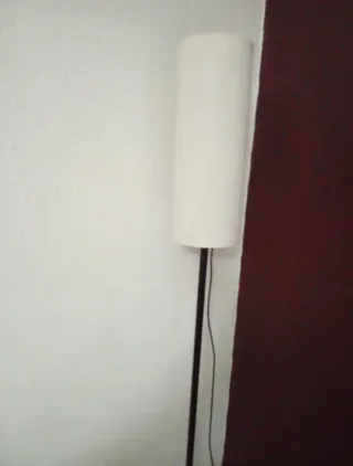 Lámpara de pie de papel sin estrenar