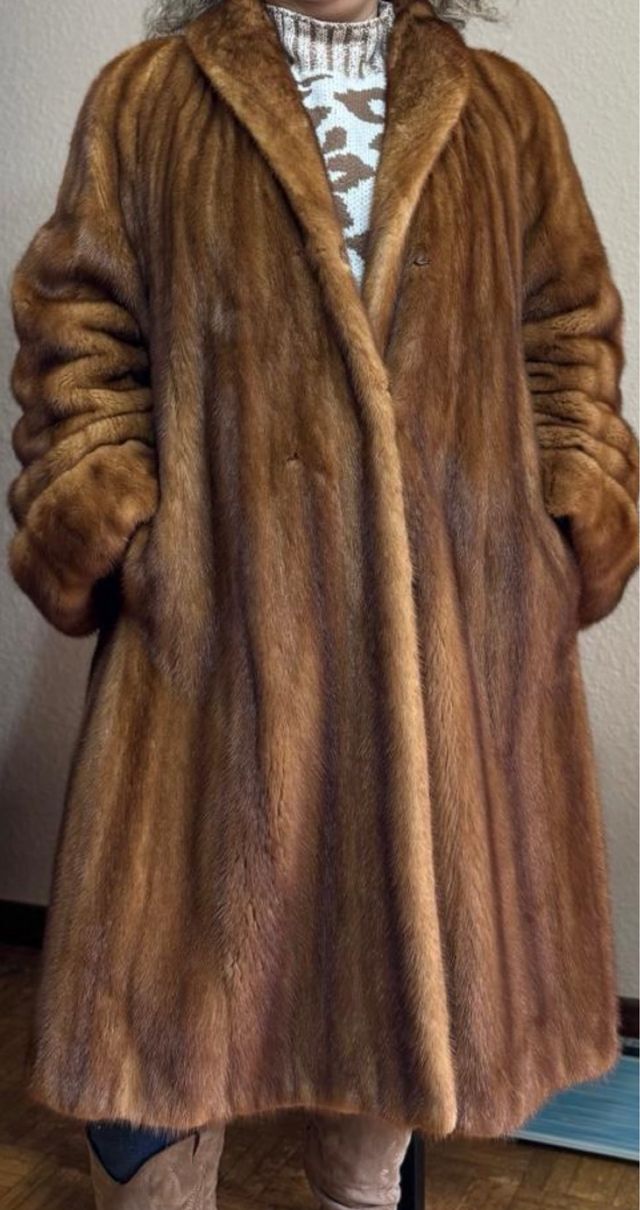 Abrigo de piel marrón
