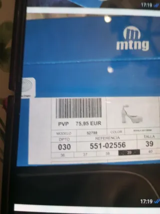 Zapatos planos blancos y beige