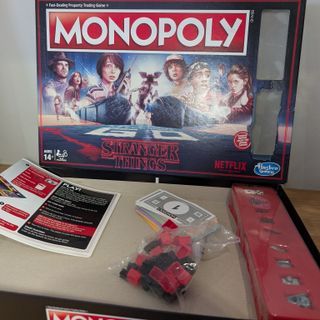 Monopoly Stranger Things (Inglés)