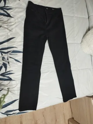 Pantalón vaquero negro recto T.42 C&A