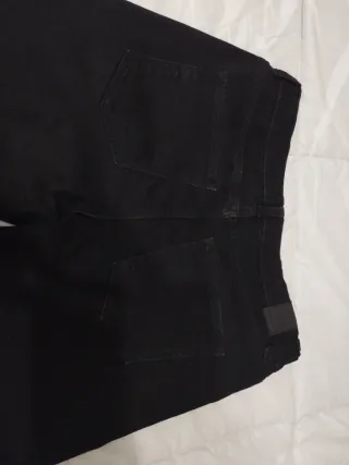 Pantalón vaquero negro recto T.42 C&A