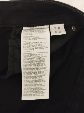 Pantalón vaquero negro recto T.42 C&A