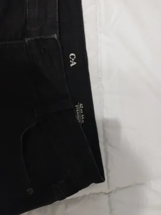 Pantalón vaquero negro recto T.42 C&A
