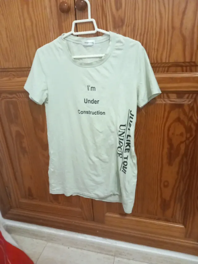 Camiseta verde I'm Under Construction