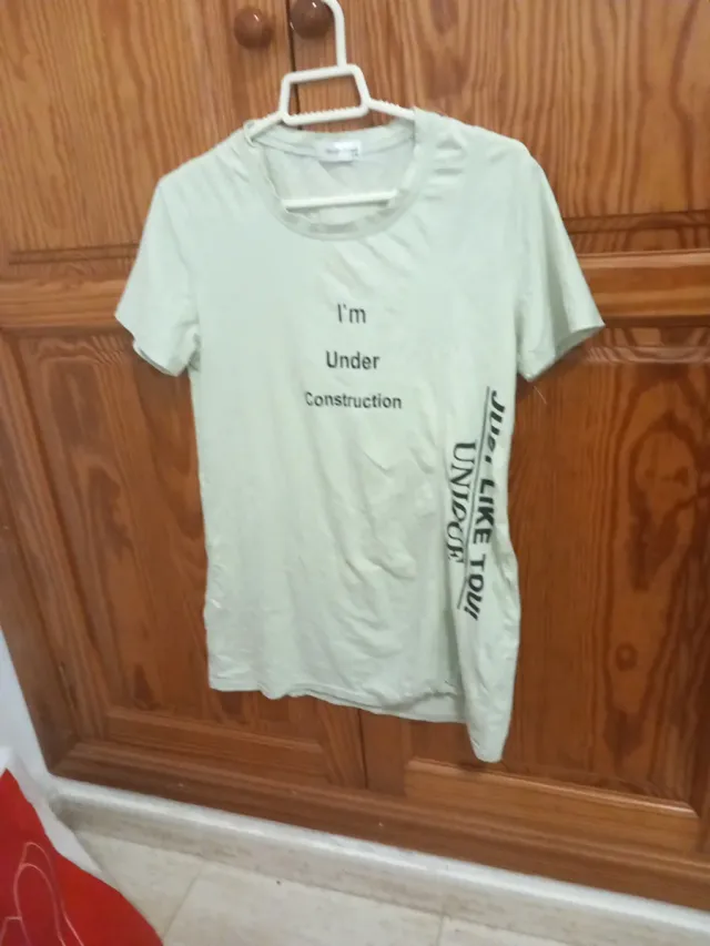 Camiseta verde I'm Under Construction