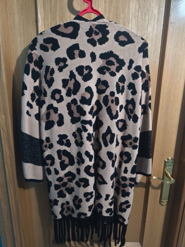 Poncho Leopardo Beige y Negro Talla Única