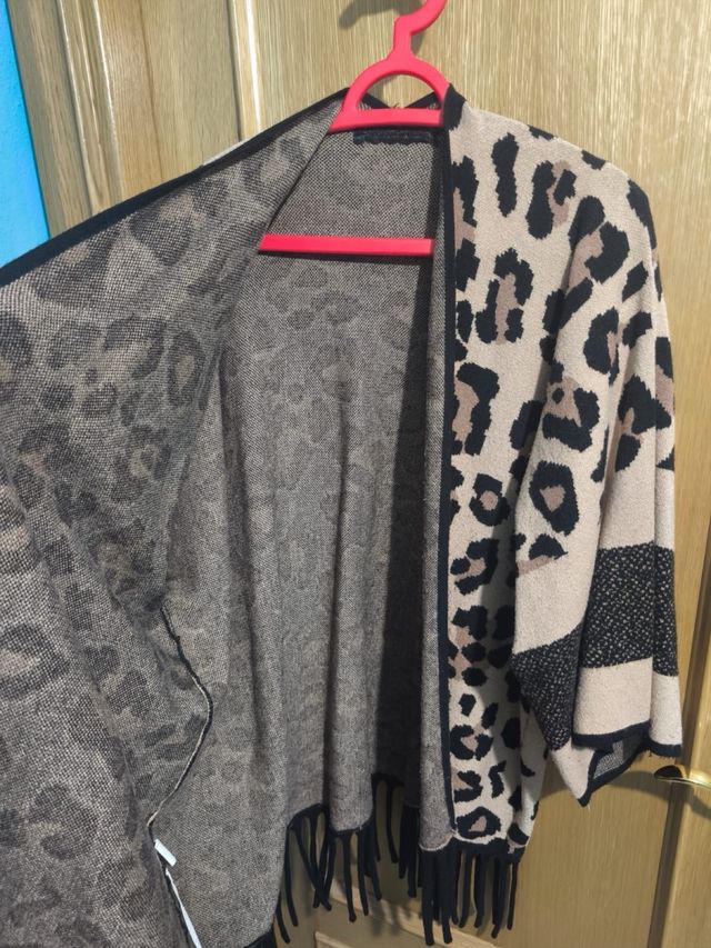 Poncho Leopardo Beige y Negro Talla Única