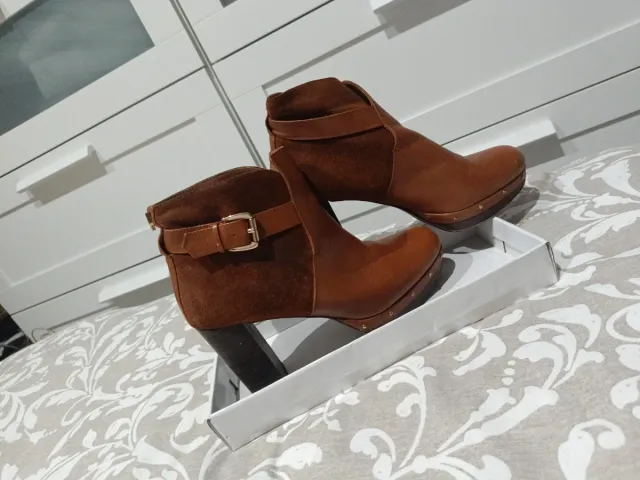 Botines de tacón marrones