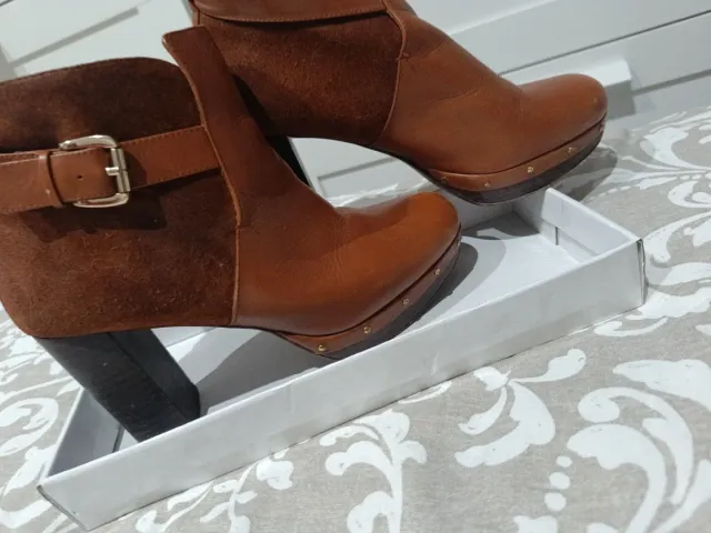 Botines de tacón marrones