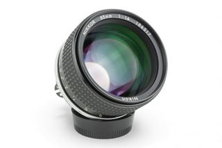 Nikon Ai-s Nikkor 85mm f/1.4 + Paraluce HN-20