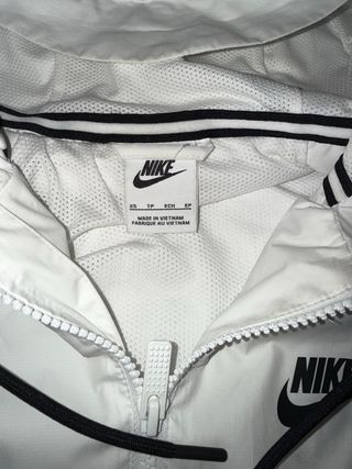 Chaqueta Nike Gris y Blanca