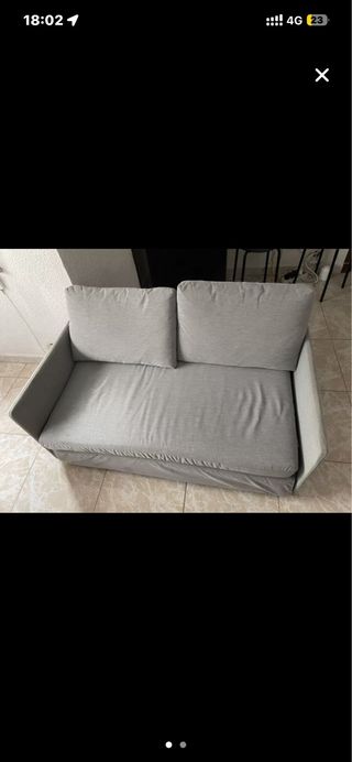 Sofá cama gris de tela