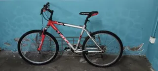 Bicicleta Trek Plata y Roja