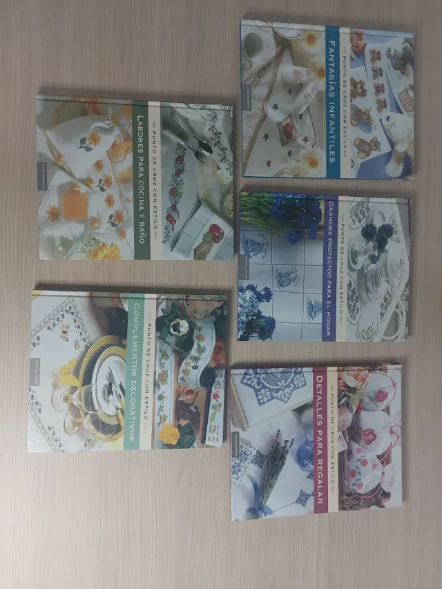 Colección de libros de punto de cruz