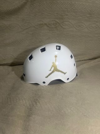 Casco blanco Jordan patinete/bici