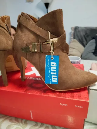 Botas Mustang tacón marrón con hebillas