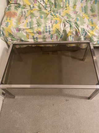 Tavolino in acciaio e vetro