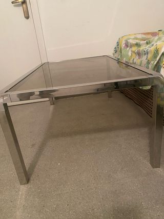 Tavolino in acciaio e vetro