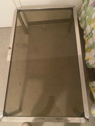 Tavolino in acciaio e vetro