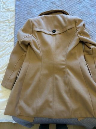 Abrigo Stradivarius Beige