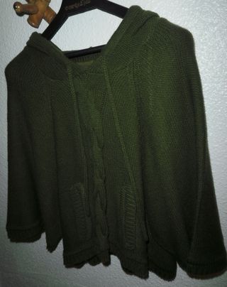 JERSEI MUJER TIPO CAPA CON CAPUCHA