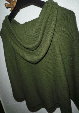 JERSEI MUJER TIPO CAPA CON CAPUCHA