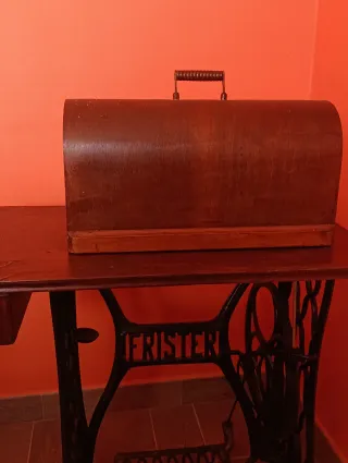 Máquina de coser Frister & Rossmann