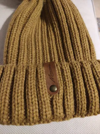 Gorro lana camel pompón pelo natural