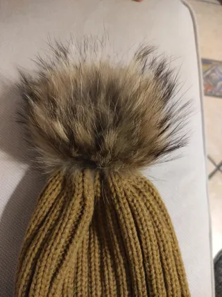 Gorro lana camel pompón pelo natural