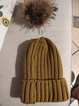 Gorro lana camel pompón pelo natural