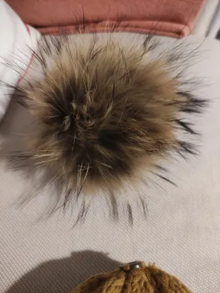 Gorro lana camel pompón pelo natural
