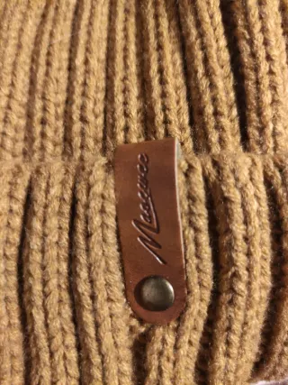 Gorro lana camel pompón pelo natural