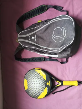 Pala Pádel Artengo 730 Carbon y paletero Atengo.