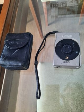 Cámara Canon IXUS Plata