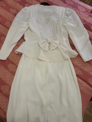 Traje de chaqueta y falda blanco