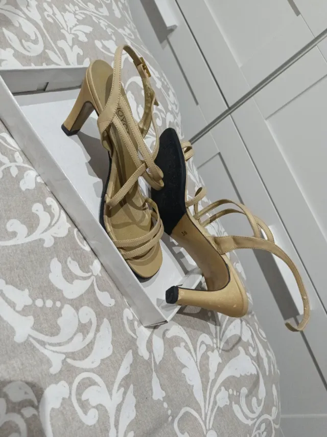 Sandalia tacón beige JOYCA