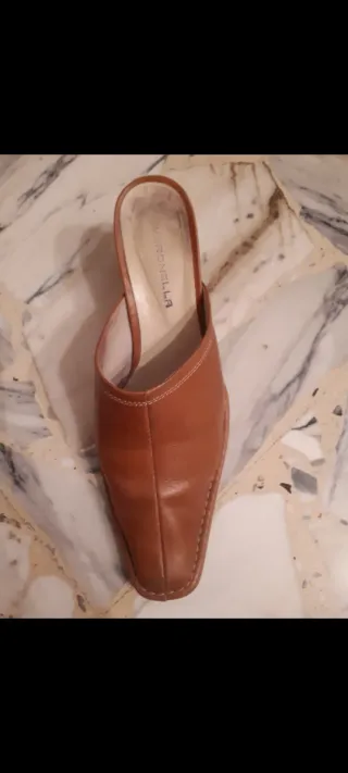 Scarpe marrone/aranciato aperte dietro