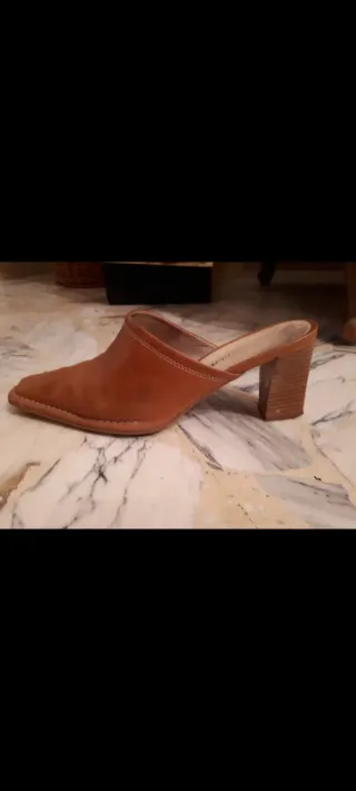 Scarpe marrone/aranciato aperte dietro