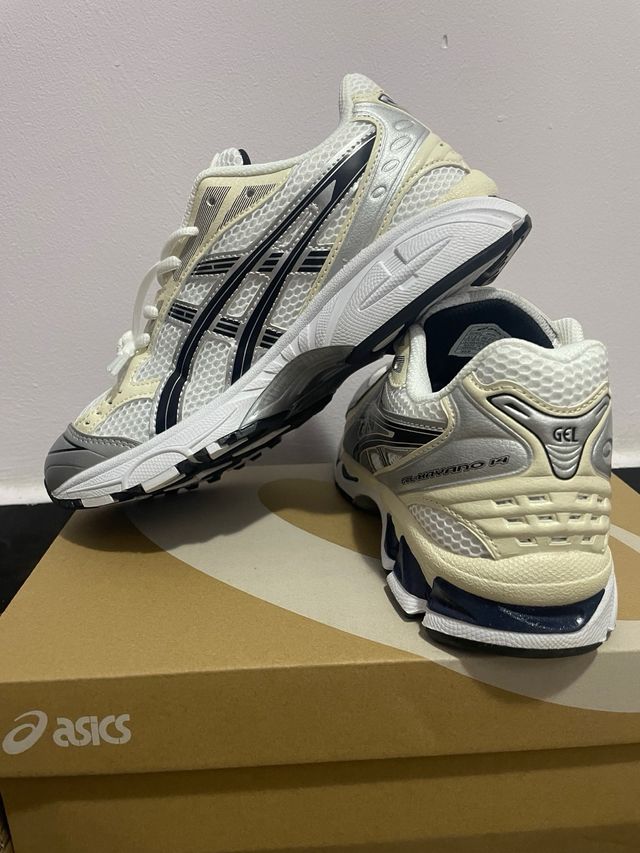 Scarpa ASICS Argento e Bianco