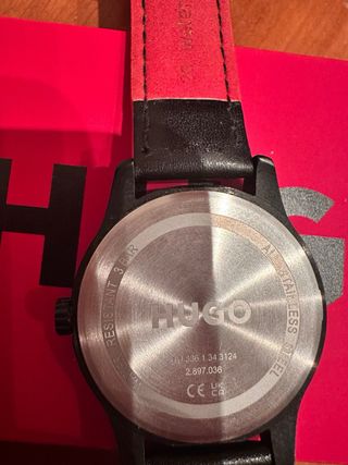 Reloj Hugo Negro y rojo