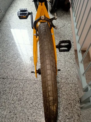 Bicicleta BMX Amarilla