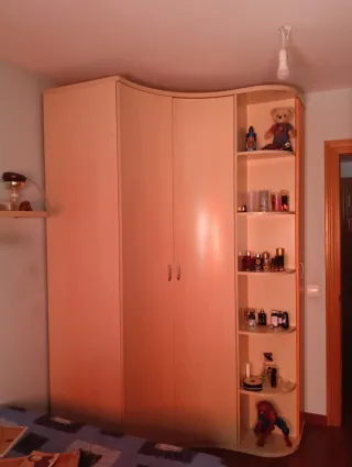 Cajonera con ruedas naranja y blanco