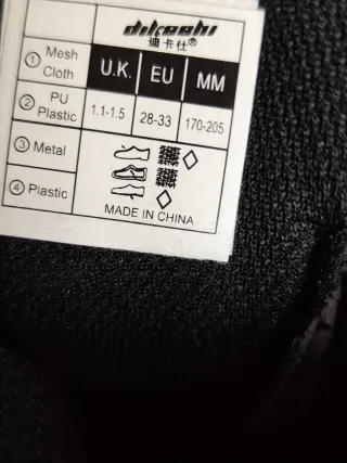 Patines en línea azules y negros