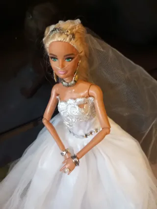 Muñeca Novia con Accesorios